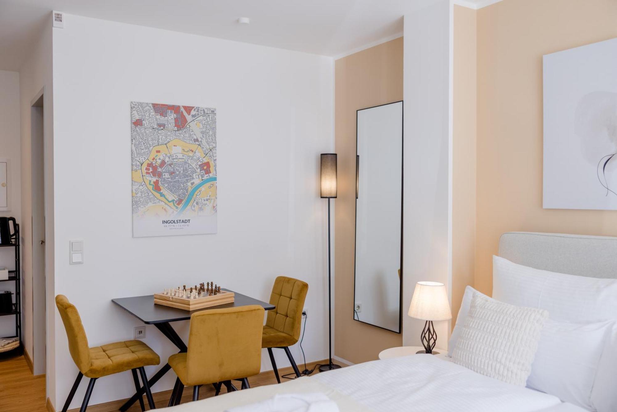 Lumen Homes - Altstadt-Studio Direkt Im Zentrum, Kueche, Netflix, Oeffentlicher Parkplatz Ums Eck Инголщат Екстериор снимка