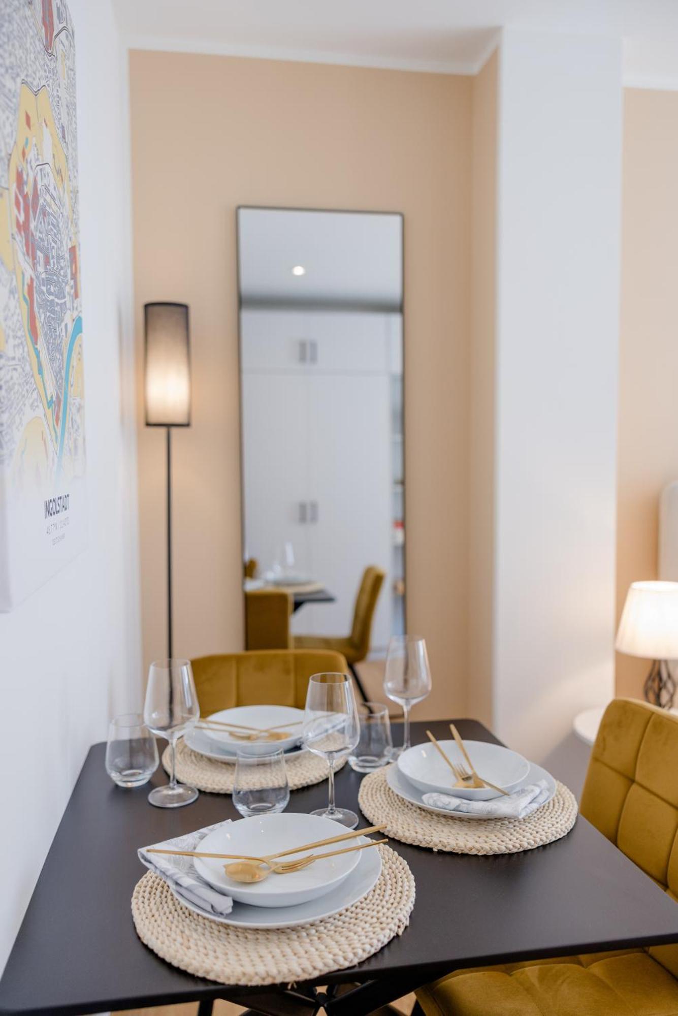 Lumen Homes - Altstadt-Studio Direkt Im Zentrum, Kueche, Netflix, Oeffentlicher Parkplatz Ums Eck Инголщат Екстериор снимка